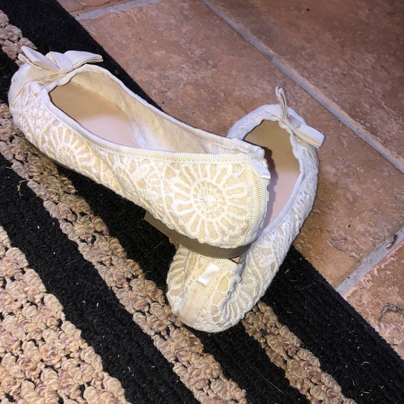 💕Cream coloured floral flats 💕 - Picture 4 of 4